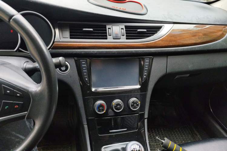 Used Zotye Z500 2015 1.5T Manual Luxury Model Audio And AC Panel