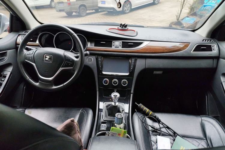 Used Zotye Z500 2015 1.5T Manual Luxury Model Center Console