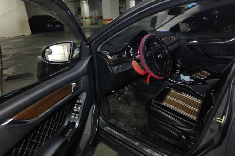 Used Zotye Z500 2015 1.5T Manual Luxury Model Driver Seat