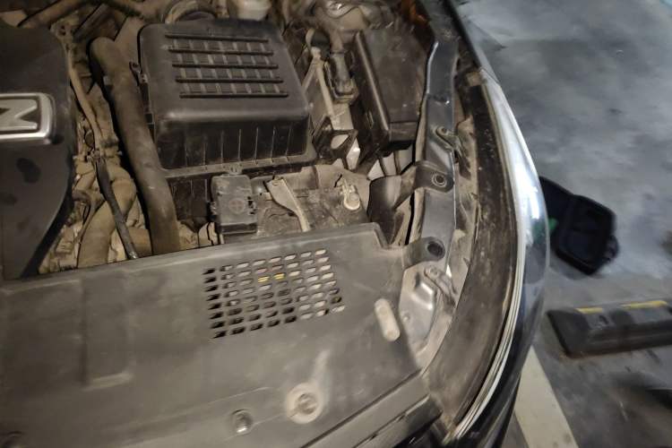 Used Zotye Z500 2015 1.5T Manual Luxury Model Engine Bay Left