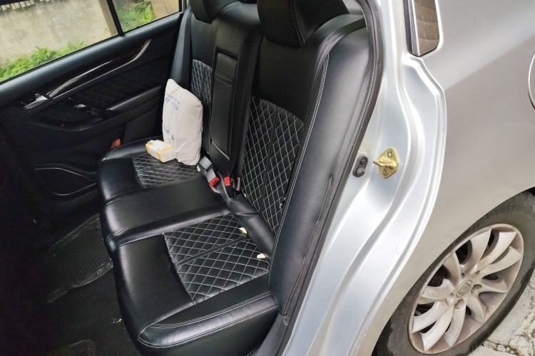 Used Zotye Z500 2015 1.5T Manual Luxury Model Left Rear Seat