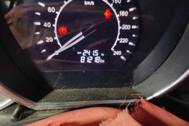 Used Zotye Z500 2015 1.5T Manual Luxury Model Odometer Close Up