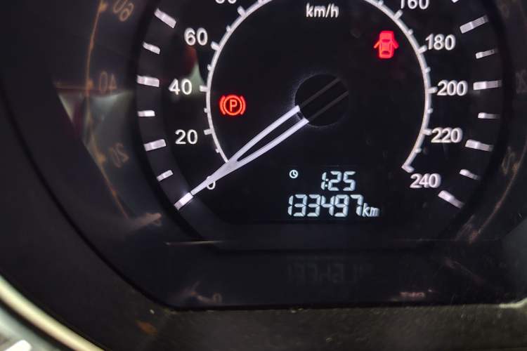 Used Zotye Z500 2015 1.5T Manual Luxury Model Odometer Close Up