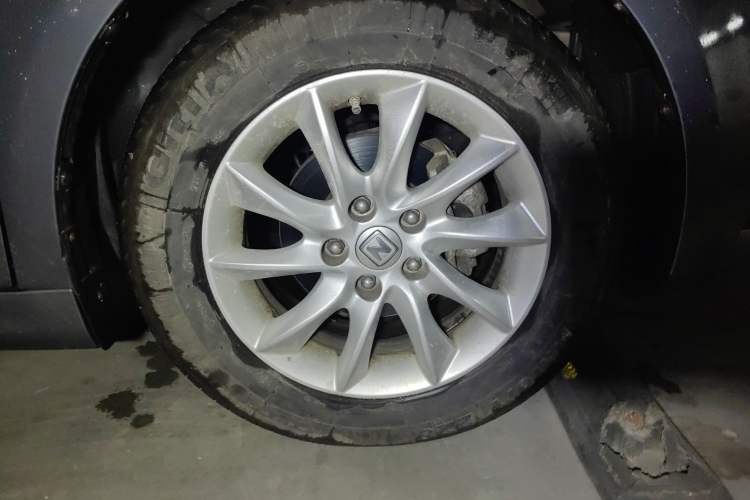 Used Zotye Z500 2015 1.5T Manual Luxury Model Right Front Wheel Hub