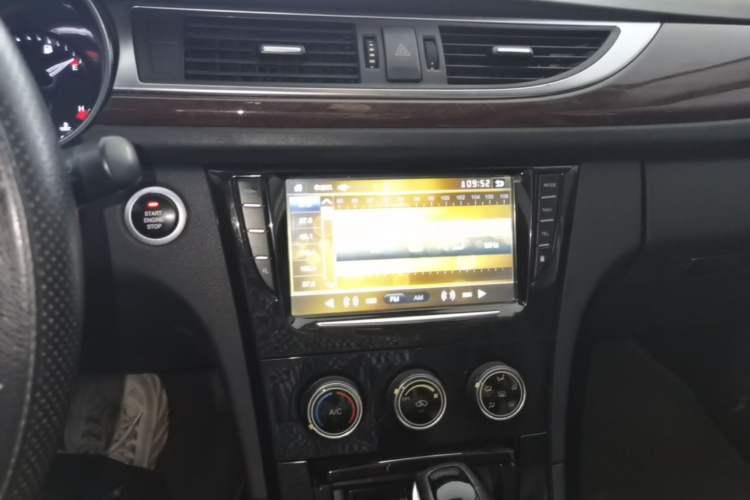 Used Zotye Z500 2015 1.5T CVT Luxury Model Audio And AC Panel