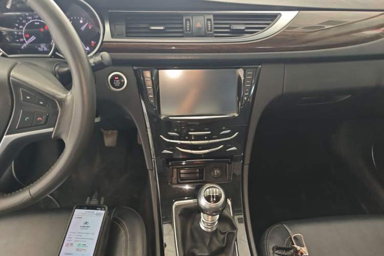 Used Zotye Z500 2015 1.5T Manual Luxury Model Audio And AC Panel