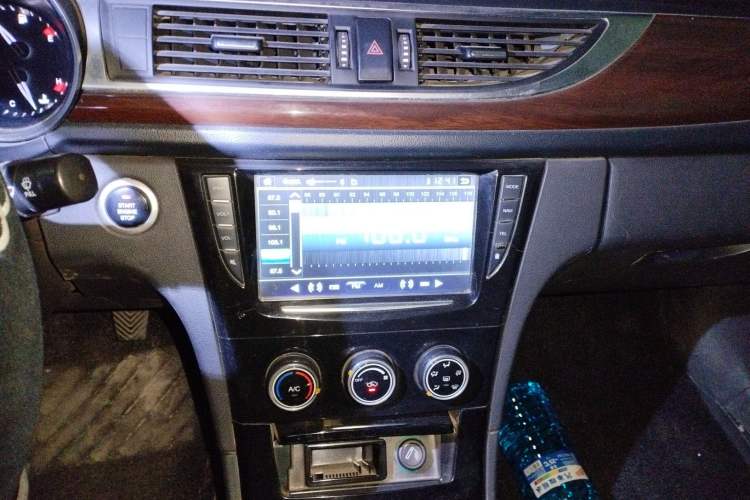 Used Zotye Z500 2015 1.5T Manual Luxury Model Audio And AC Panel