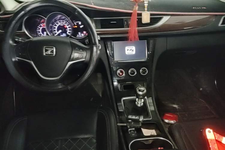 Used Zotye Z500 2015 1.5T Manual Luxury Model Center Console