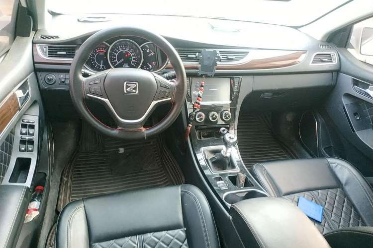 Used Zotye Z500 2015 1.5T Manual Luxury Model Center Console