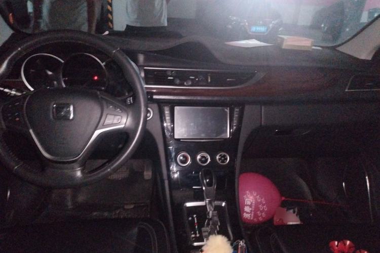 Used Zotye Z500 2015 1.5T CVT Luxury Model Center Console