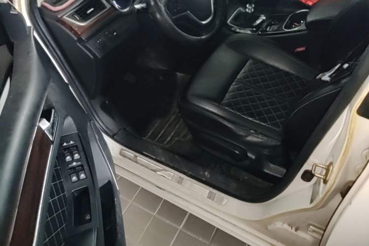 Used Zotye Z500 2015 1.5T Manual Luxury Model Driver Seat