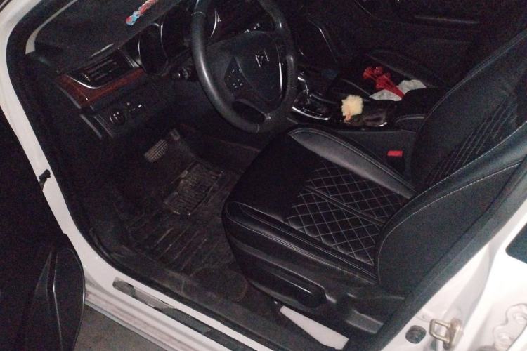 Used Zotye Z500 2015 1.5T CVT Luxury Model Driver Seat