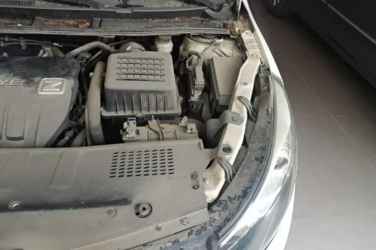 Used Zotye Z500 2015 1.5T CVT Luxury Model Engine Bay Left