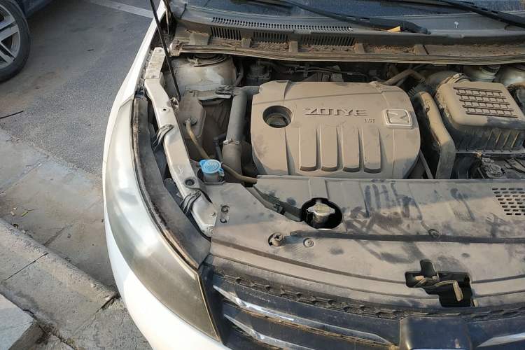 Used Zotye Z500 2015 1.5T Manual Luxury Model Engine Bay Right