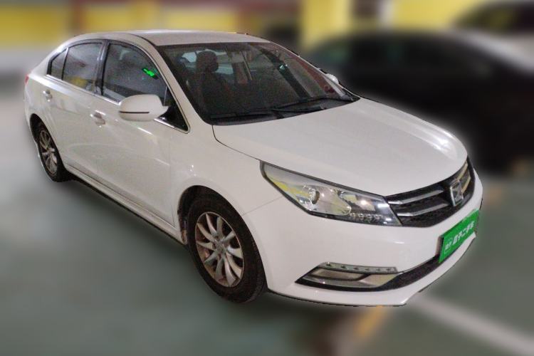 Used Zotye Z500 2015 1.5T Manual Luxury Model Front Right 45 Deg