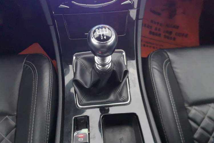 Used Zotye Z500 2015 1.5T Manual Luxury Model Gear Lever