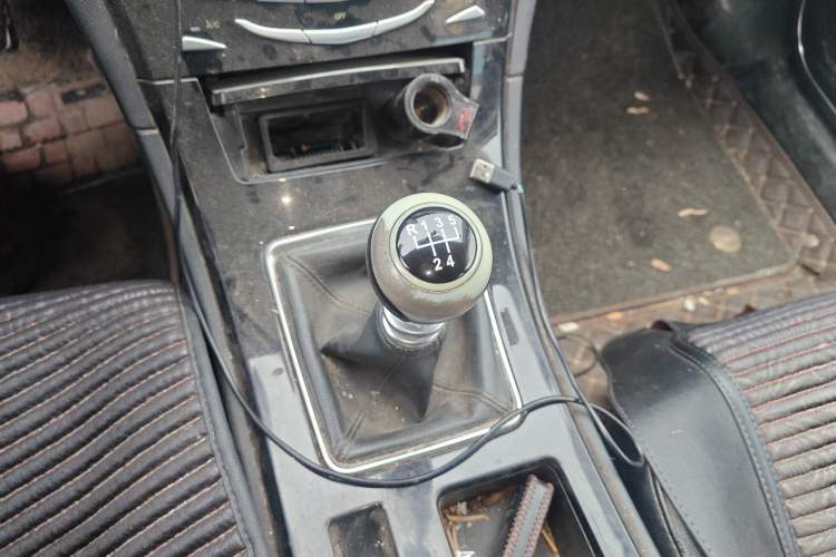 Used Zotye Z500 2015 1.5T Manual Luxury Model Gear Lever