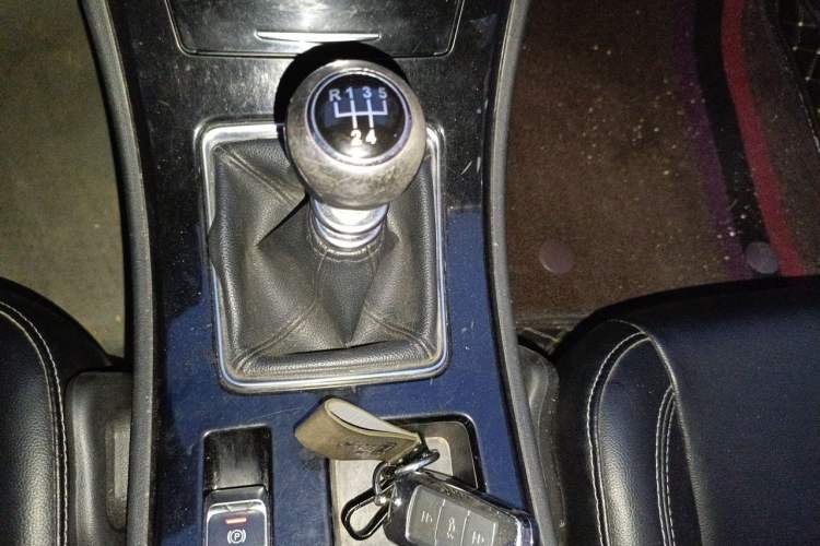 Used Zotye Z500 2015 1.5T Manual Luxury Model Gear Lever