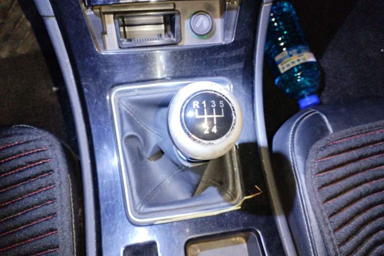 Used Zotye Z500 2015 1.5T Manual Luxury Model Gear Lever