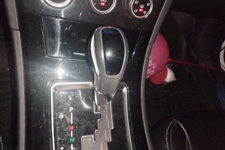 Used Zotye Z500 2015 1.5T CVT Luxury Model Gear Lever
