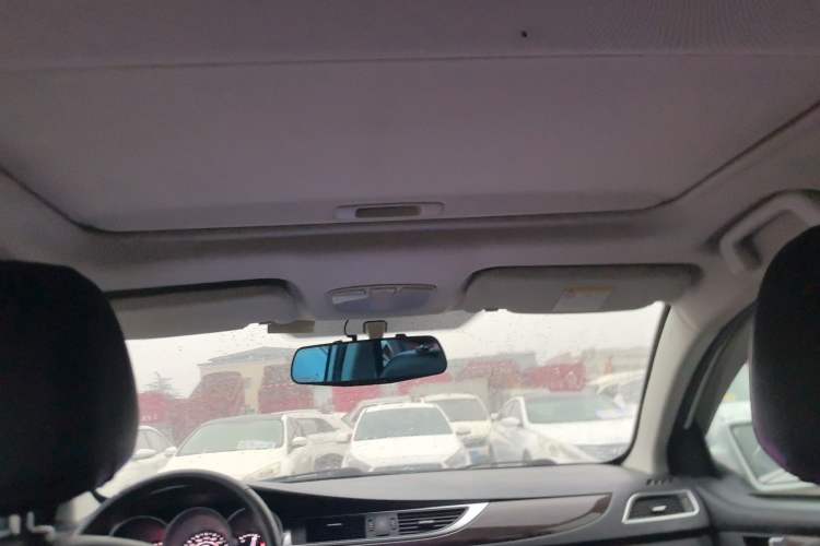 Used Zotye Z500 2015 1.5T Manual Luxury Model Headliner