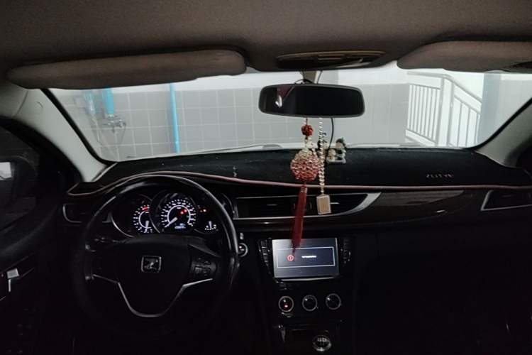 Used Zotye Z500 2015 1.5T Manual Luxury Model Headliner