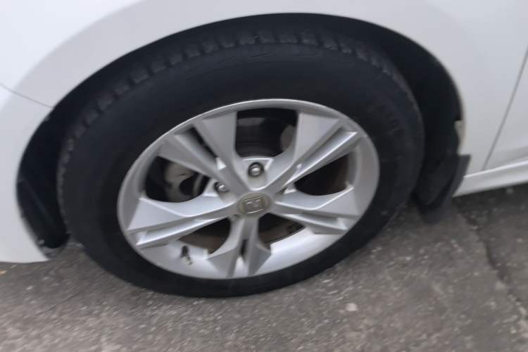 Used Zotye Z500 2015 1.5T Manual Luxury Model Left Front Wheel Hub