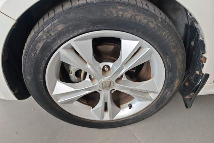 Used Zotye Z500 2015 1.5T Manual Luxury Model Left Front Wheel Hub