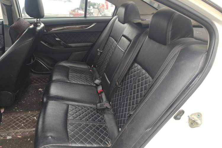 Used Zotye Z500 2015 1.5T Manual Luxury Model Left Rear Seat