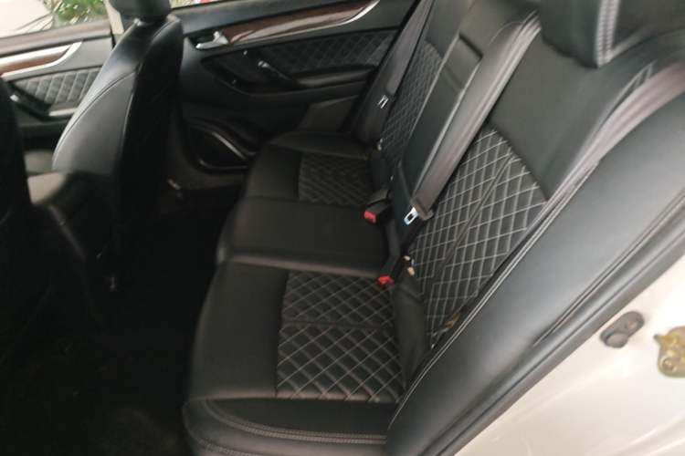 Used Zotye Z500 2015 1.5T Manual Luxury Model Left Rear Seat