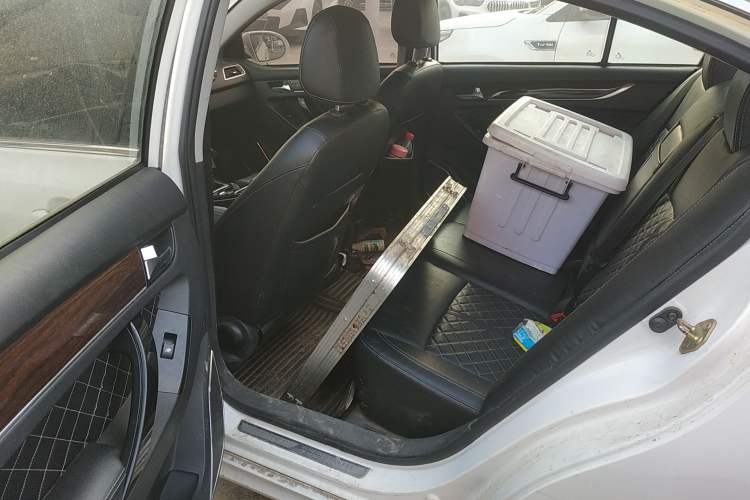 Used Zotye Z500 2015 1.5T Manual Luxury Model Left Rear Seat