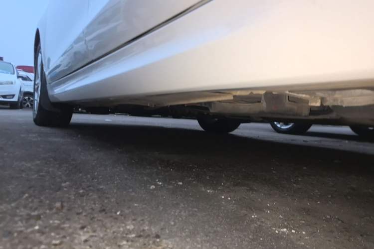 Used Zotye Z500 2015 1.5T Manual Luxury Model Left Side Sill