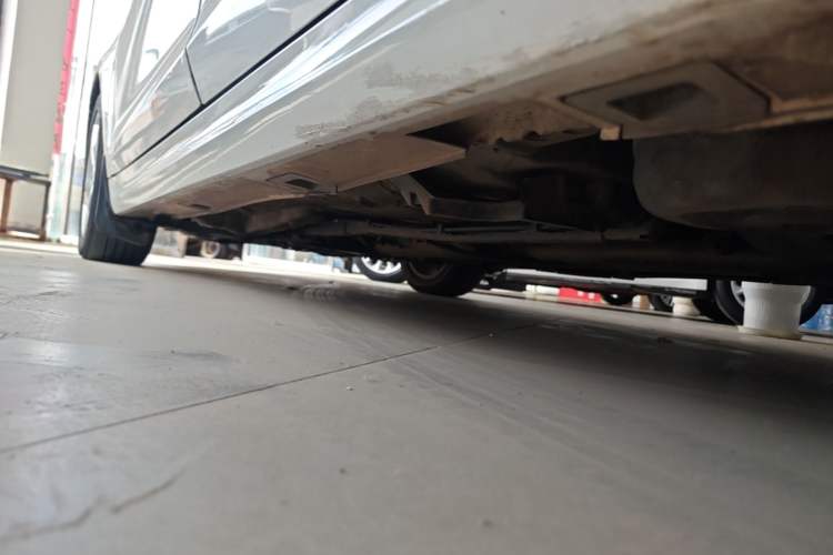 Used Zotye Z500 2015 1.5T Manual Luxury Model Left Side Sill