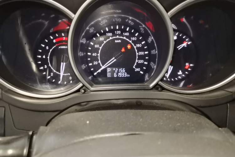 Used Zotye Z500 2015 1.5T CVT Luxury Model Odometer Close Up