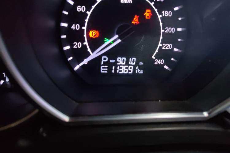Used Zotye Z500 2015 1.5T CVT Luxury Model Odometer Close Up