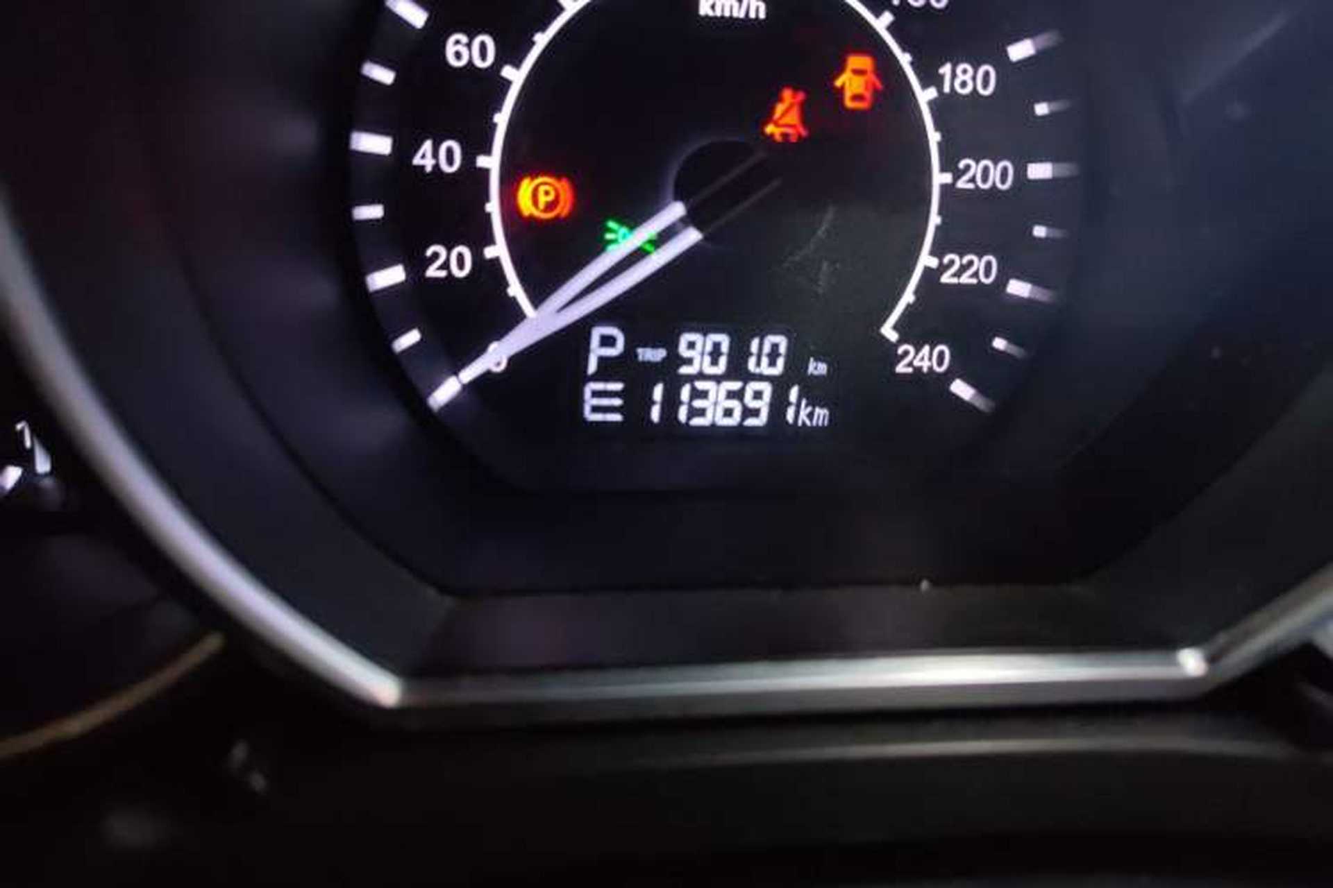 Used Zotye Z500 2015 1.5T CVT Luxury Model Odometer Close Up