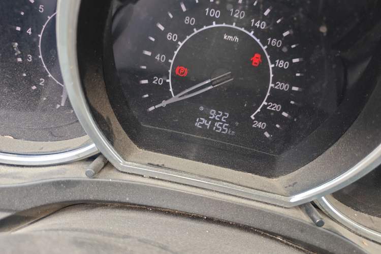 Used Zotye Z500 2015 1.5T Manual Luxury Model Odometer Close Up