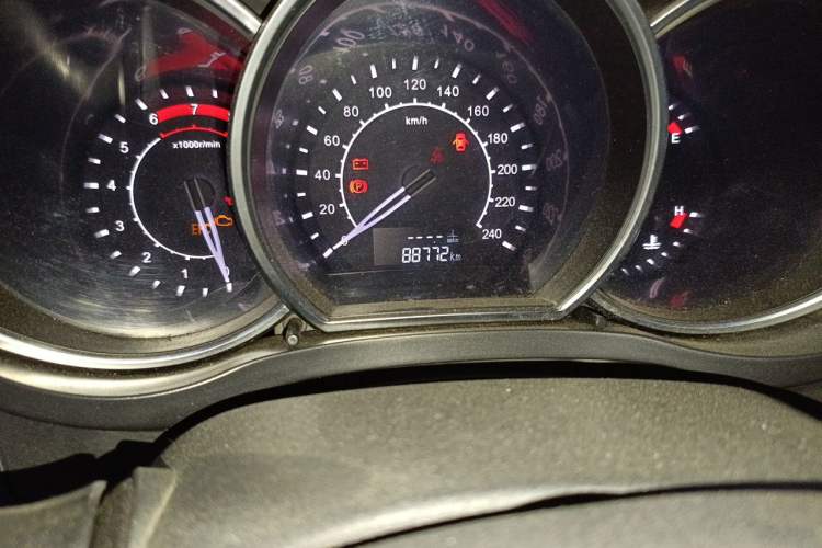 Used Zotye Z500 2015 1.5T Manual Luxury Model Odometer Close Up