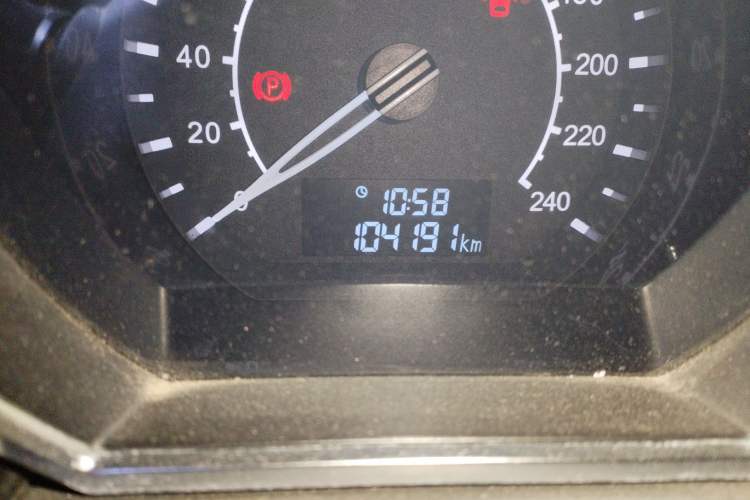 Used Zotye Z500 2015 1.5T Manual Luxury Model Odometer Close Up