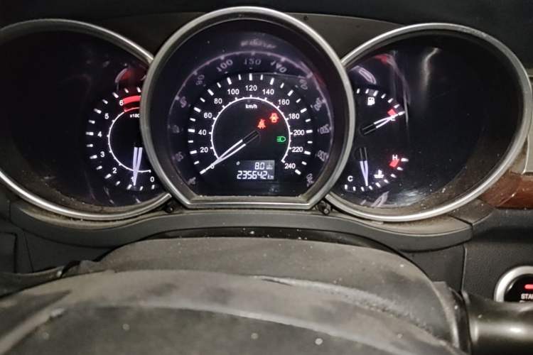 Used Zotye Z500 2015 1.5T Manual Luxury Model Odometer Close Up