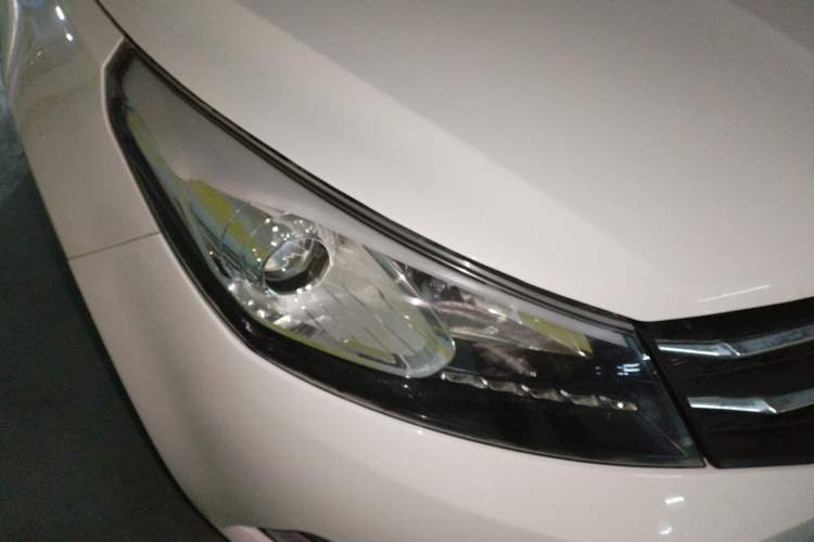 Used Zotye Z500 2015 1.5T Manual Luxury Model Right Front Headlight