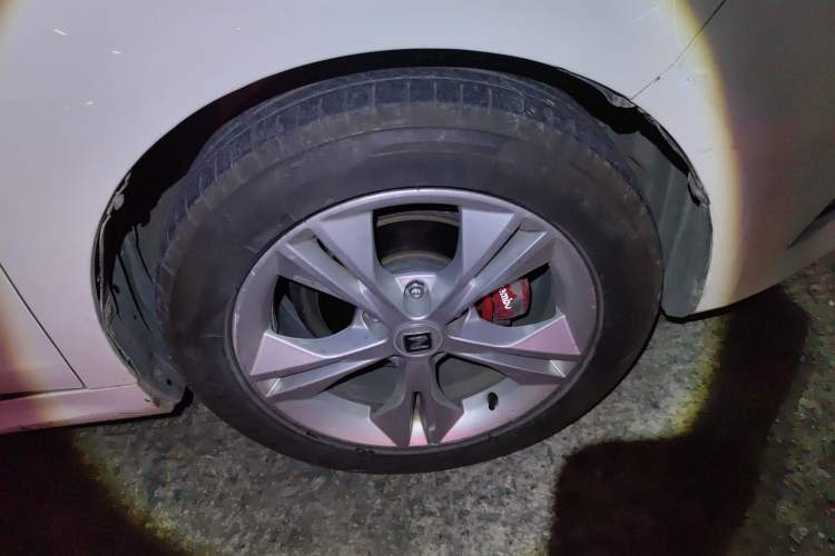 Used Zotye Z500 2015 1.5T CVT Luxury Model Right Front Wheel Hub