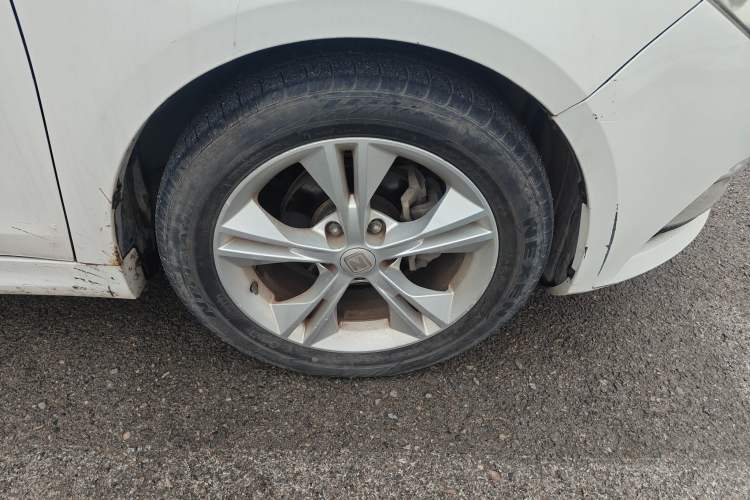 Used Zotye Z500 2015 1.5T Manual Luxury Model Right Front Wheel Hub