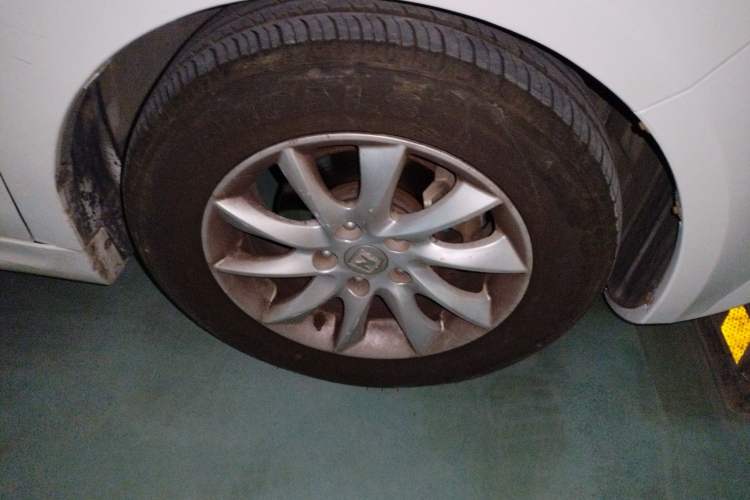 Used Zotye Z500 2015 1.5T Manual Luxury Model Right Front Wheel Hub