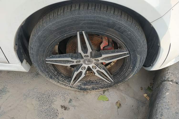 Used Zotye Z500 2015 1.5T Manual Luxury Model Right Front Wheel Hub