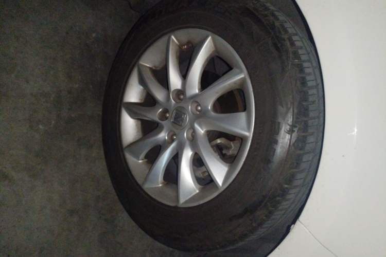 Used Zotye Z500 2015 1.5T CVT Luxury Model Right Front Wheel Hub