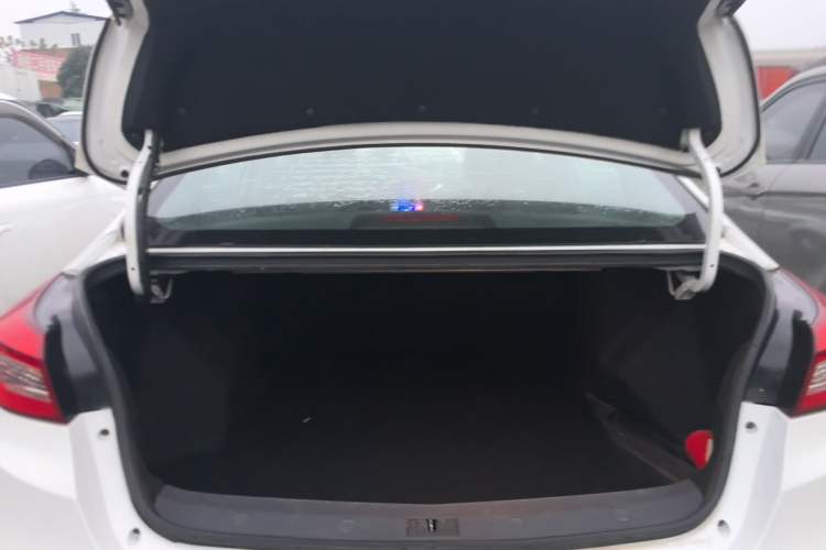 Used Zotye Z500 2015 1.5T Manual Luxury Model Trunk