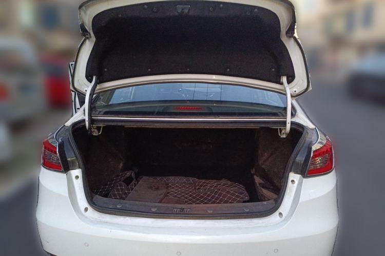 Used Zotye Z500 2015 1.5T Manual Luxury Model Trunk