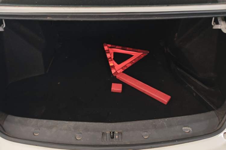 Used Zotye Z500 2015 1.5T Manual Luxury Model Trunk
