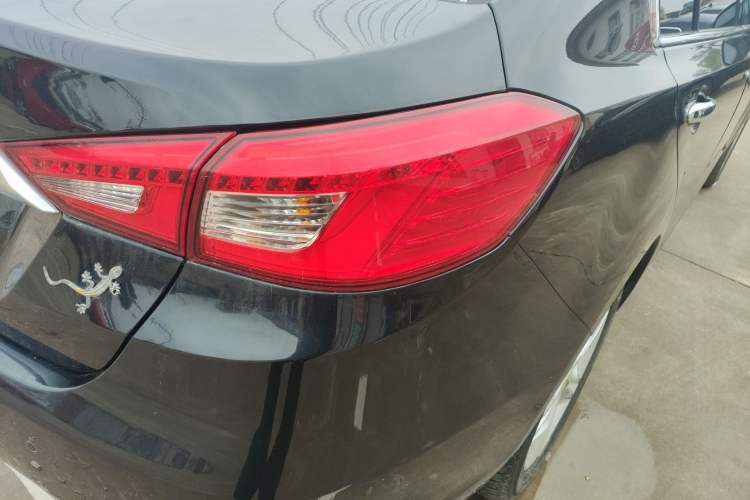 Used Zotye Z500 2016 1.5T Manual Luxury Edition Exterior 3